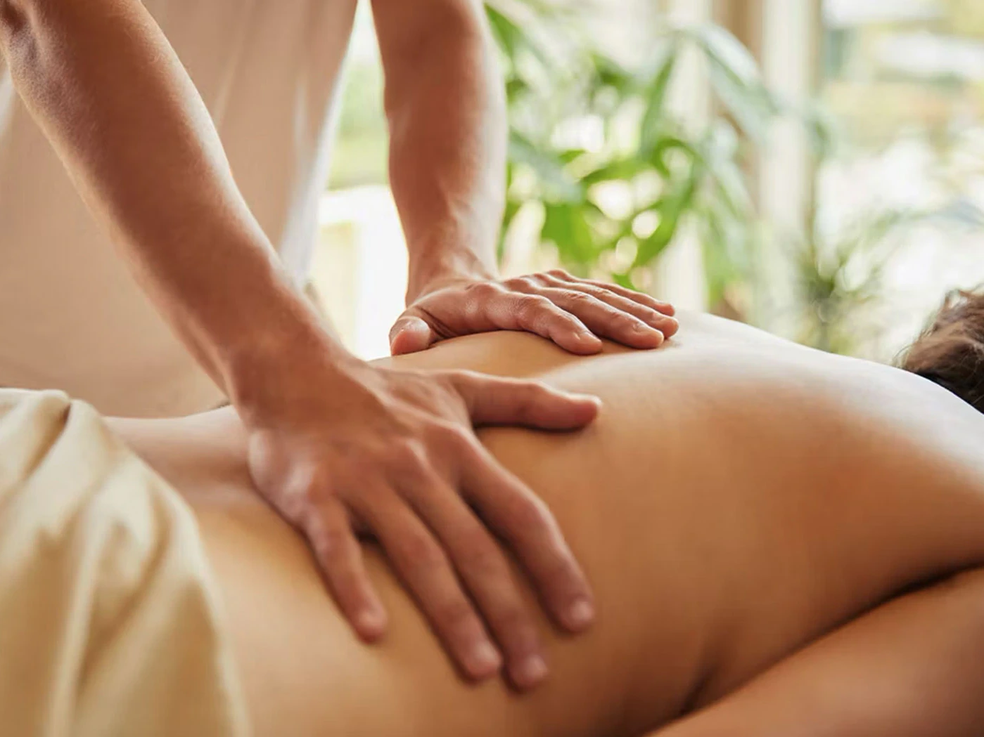 Gezielte Arbeit an verhärteter Muskulatur – Massage Zentrum Oberglatt